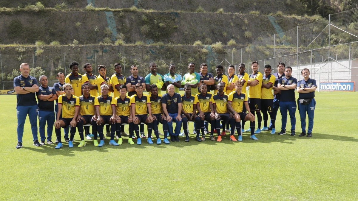 La selección sub-23, que disputará el torneo preolímpico, posó para la tradicional foto oficial.