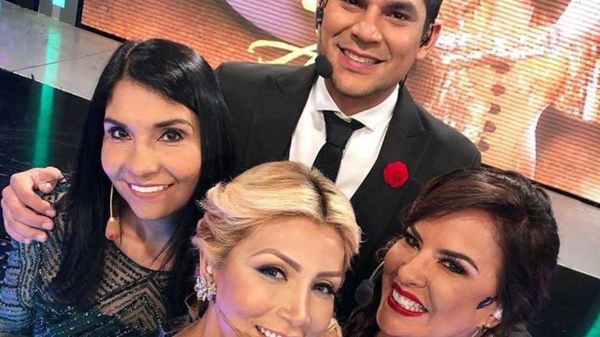 Carla con Ana Buljubasich, Jasú Montero y Emilio Pinargote