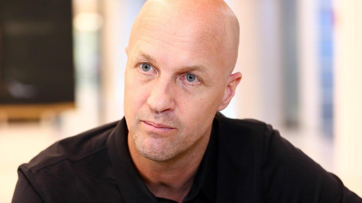 Jordi Cruyff está entre los cuatro entrenadores con el sueldo más bajo.