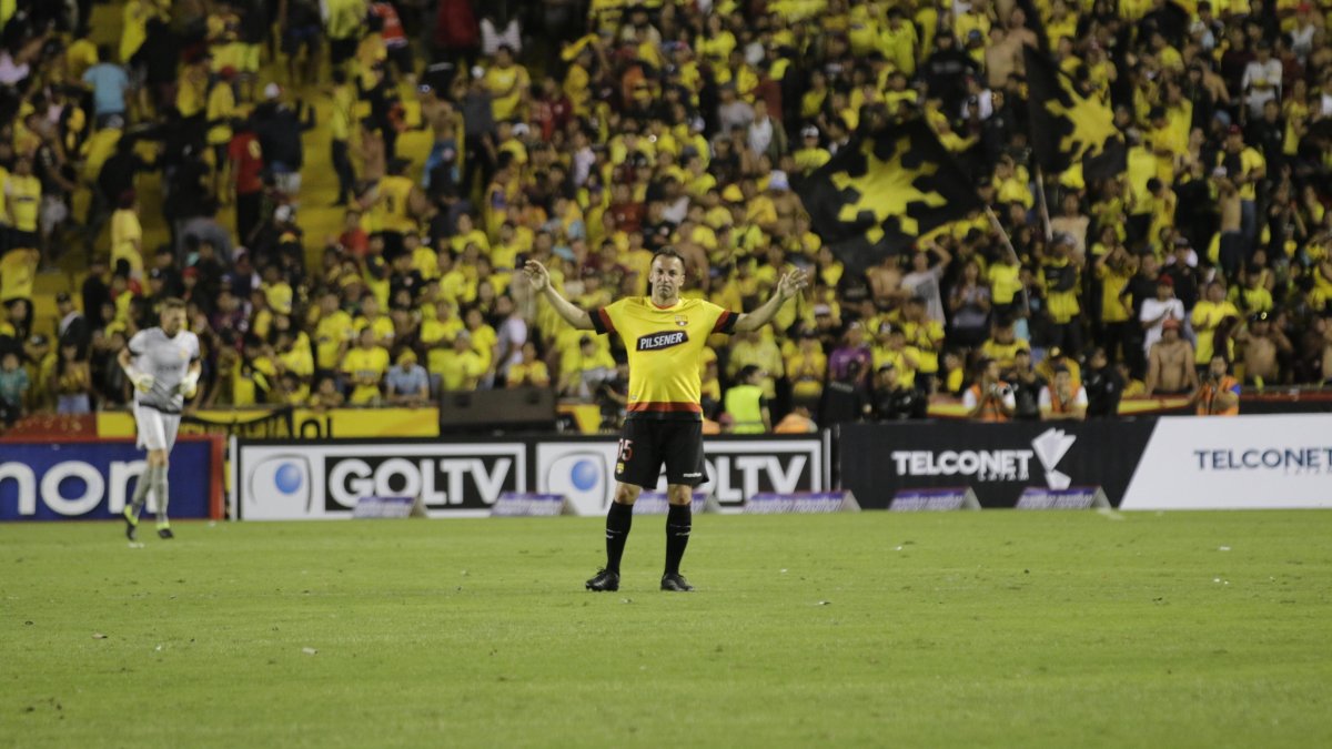 Alessandro Del Piero fue ovacionado por la hinchada amarilla.