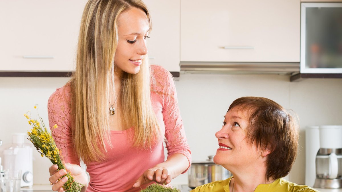 Alguien adulto puede ser consejero para un joven. Con sus experiencias puede ayudarle a resolver problemas.