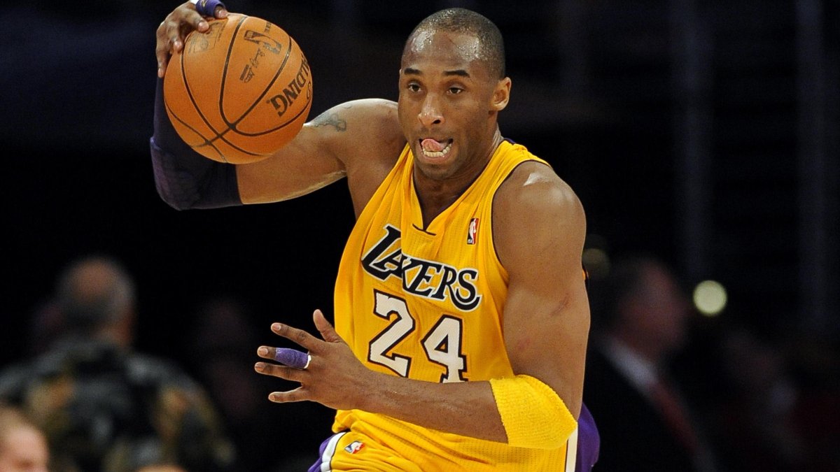 Kobe Bryant con la camiseta de los Lakers, donde dejó huella.