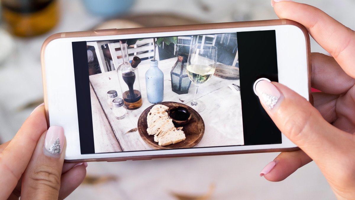 Tomar fotos de lo que comes puede ayudarte a seguir en la línea de lo saludable.