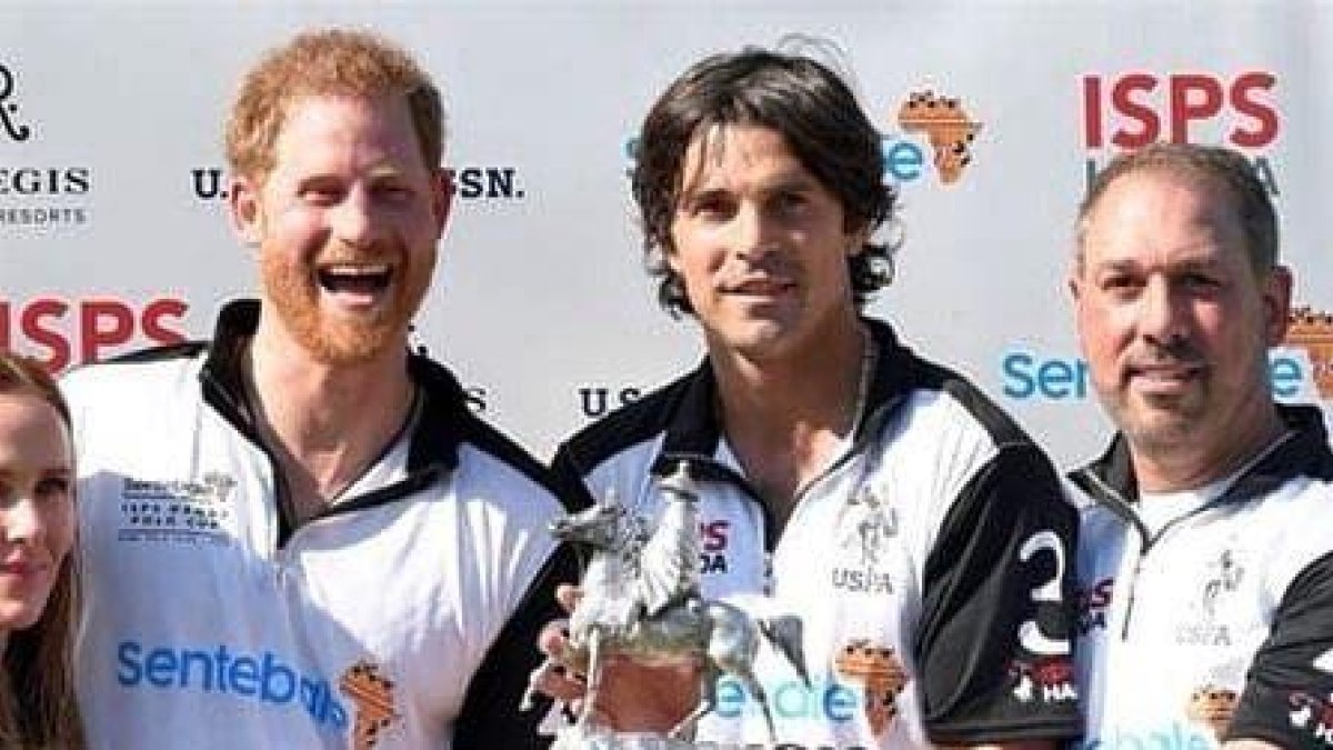 Harry y Nacho son muy amigos y comparten su gusto por la equitación.