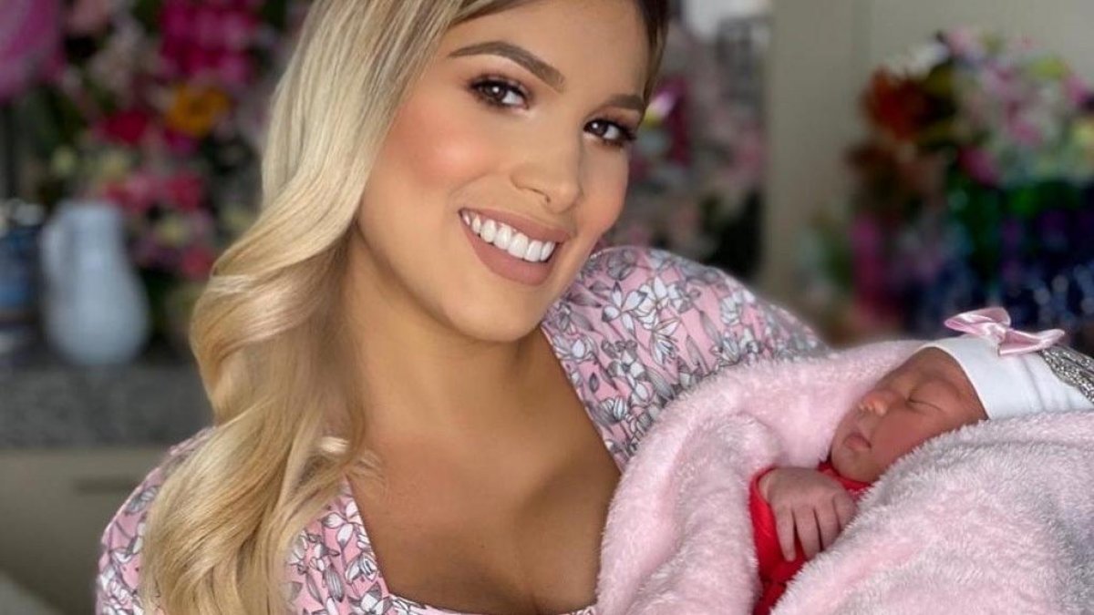 María Fernanda junto a su pequeña Alaia Isabella