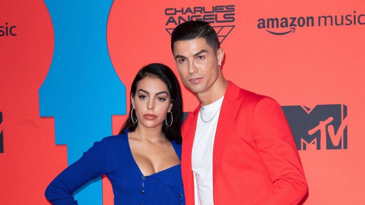Georgina Rodríguez y Cristiano Ronaldo en una entrega de premios.