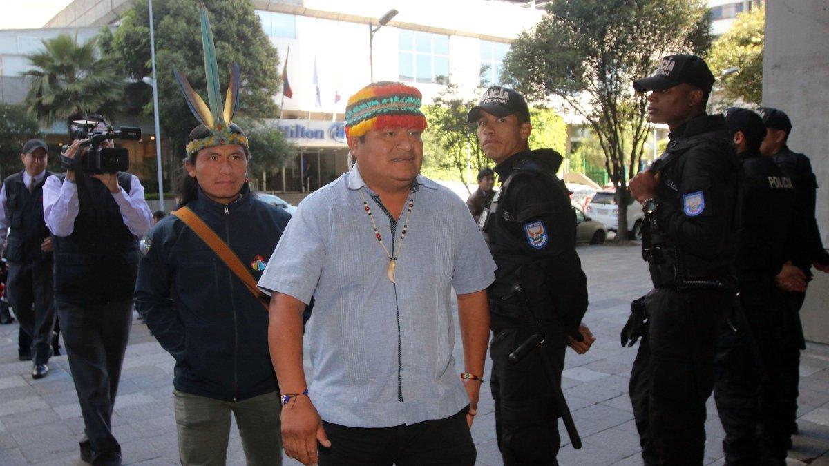 El presidente de la Conaie, Jaime Vargas, asistió a la Fiscalía a rendir versión.