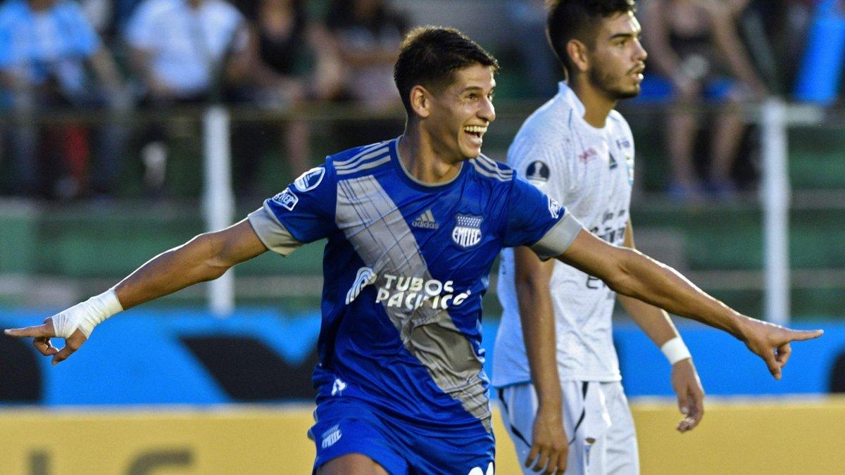 Figura. Facundo Barceló, atacante uruguayo de Emelec, marcó dos goles en Bolivia.