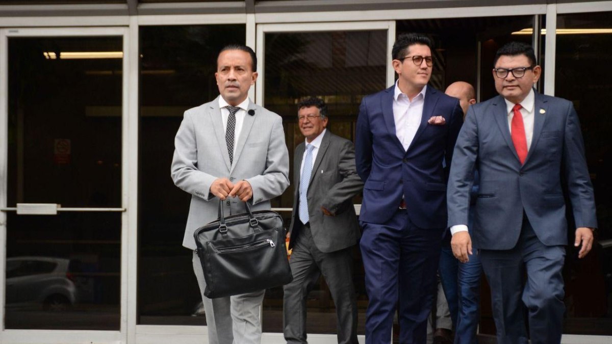 Los abogados Jairo Lalaleo, Alejandro Rodas, Hugo Vásquez y Freddy Viejó impulsan la denuncia en contra del presidente del Cpccs.