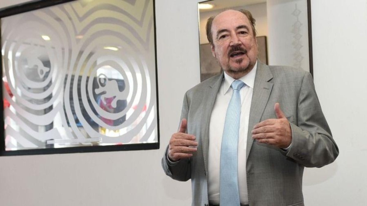 El director de Democracia Sí, Gustavo Larrea, ya organiza su partido para las elecciones generales de 2021.