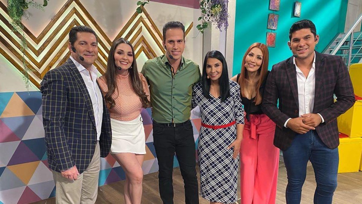 Jorge, Romina, Leonel, Anita, Jasú y Emilio, presentadores.