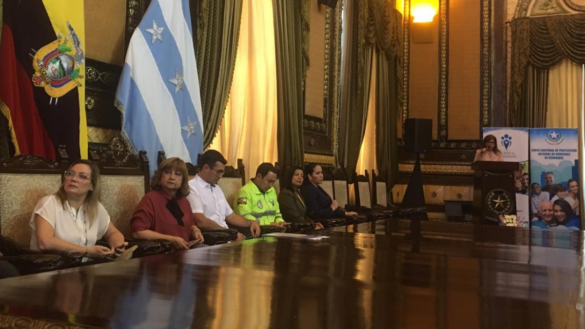 Hecho. La reunión se desarrolló en las instalaciones del Municipio de Guayaquil.