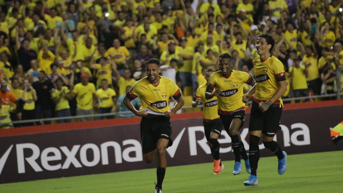 Gabriel Marques (i) es uno de los llamados a reemplazar al suspendido Darío Aimar ante Cerro Porteño.