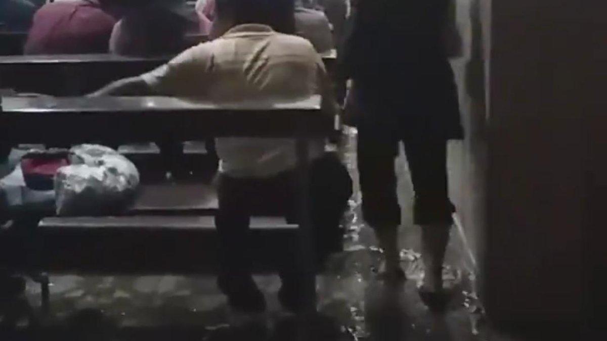 La Catedral de Guayaquil se llenó de agua con la lluvia de la noche de este miércoles 26 de febrero de 2020.