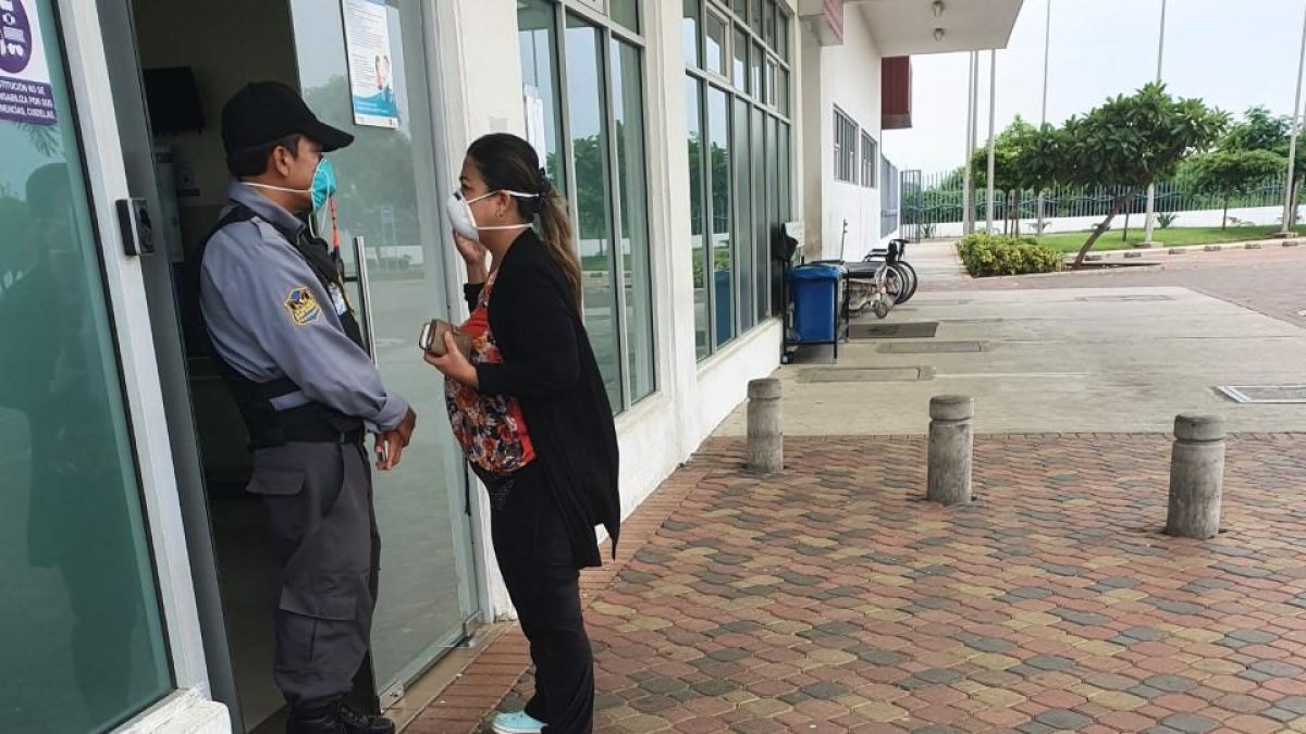 El movimiento en el Hospital del Guasmo es tranquilo.