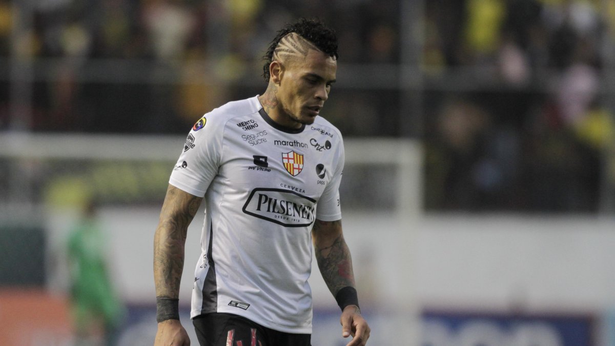 Jonathan Álvez, delantero de Barcelona, entró a última hora entre los convocados.