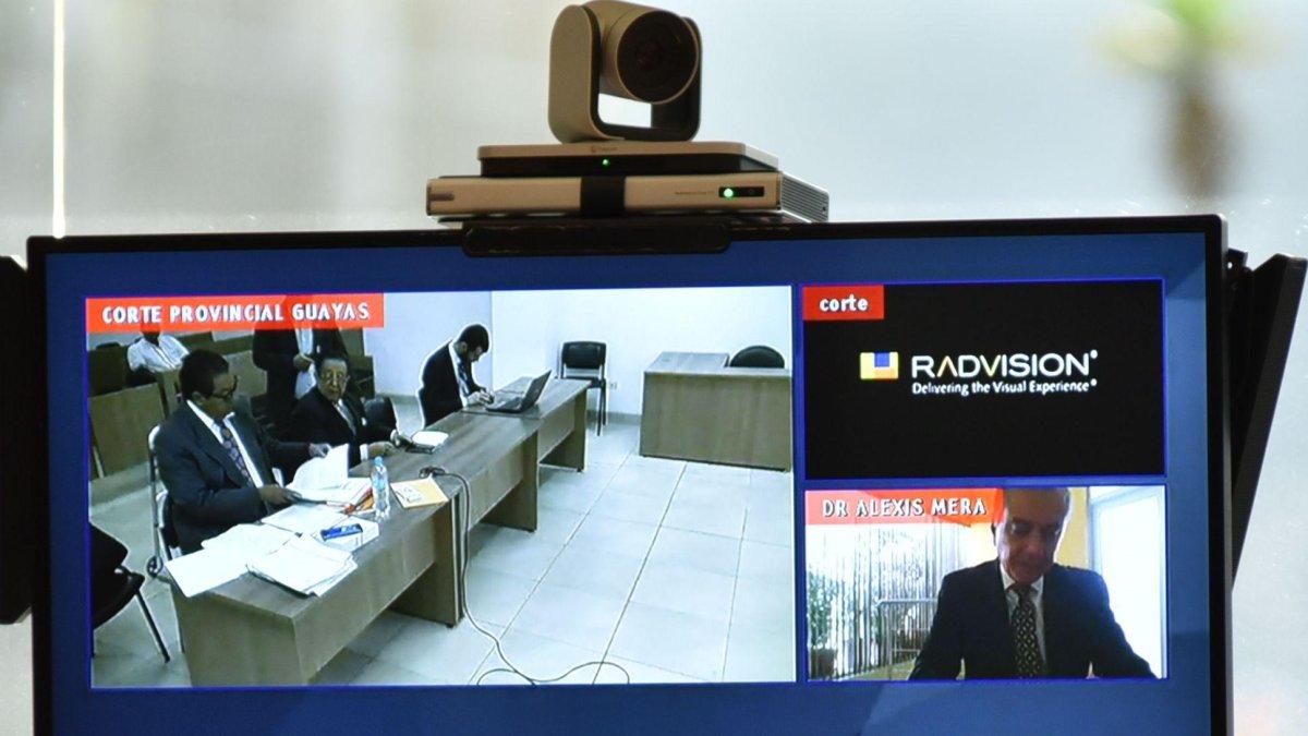 Alfonso Zambrano Pasquel se incorporó desde Guayaquil a la defensa del expresidente Rafael Correa.