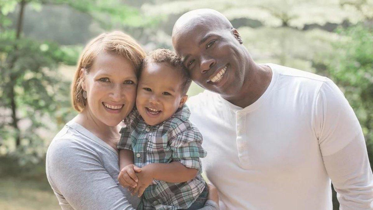 Mientras más pequeño sea el hijo de tu nueva pareja, más fácil será acercarte a él. Los adolescentes cuestionan más.