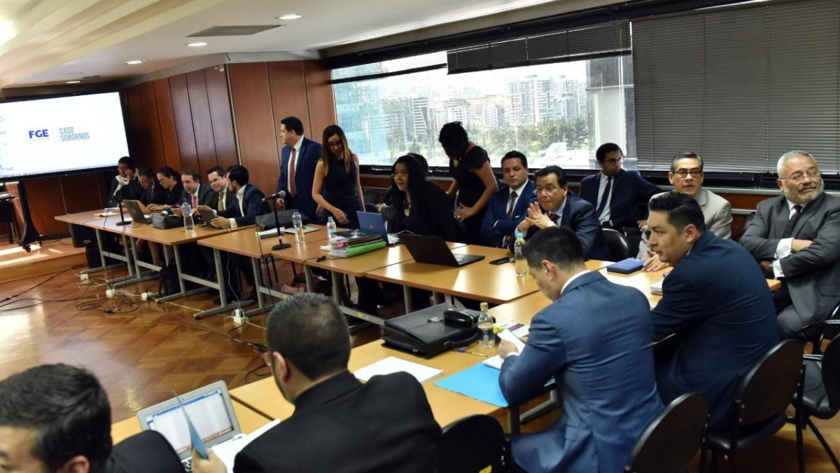 Defensa. Parte de los defensores de los 20 procesados por cohecho.