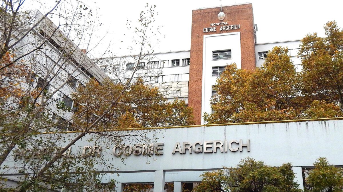 La primera persona que muere a casa del coronavirus estuvo en observaciones en el Hospital de Argerich, en Buenos Aires.