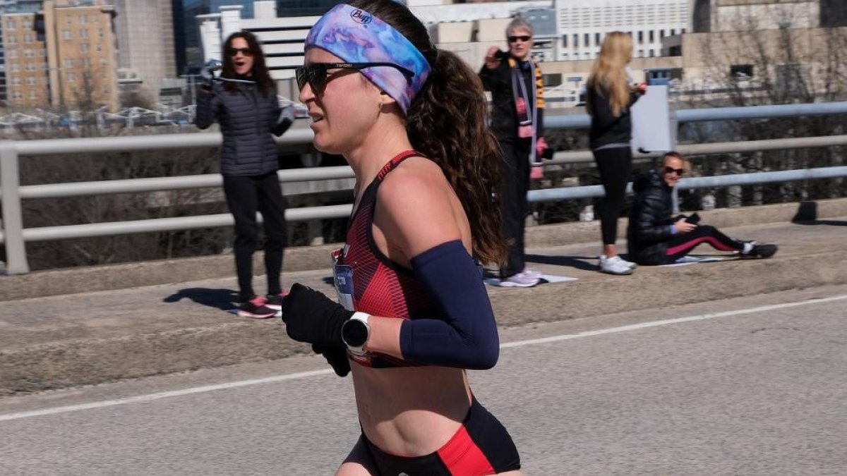 Atípico. Molly es sacada de los estereotipos de fondista. Nunca corrió una hasta Atlanta, donde clasificó a los Juegos.