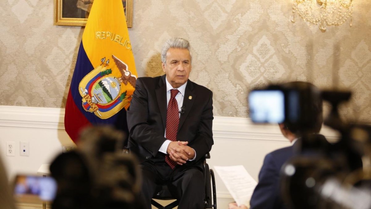 El presidente Moreno tuiteó la resolución de la reducción de sueldos este domingo.