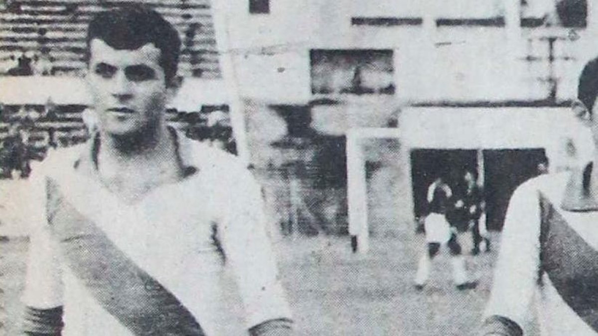 Chalmeta nació en Aucas en 1967. Luego se vinculó a las filas de El Nacional.