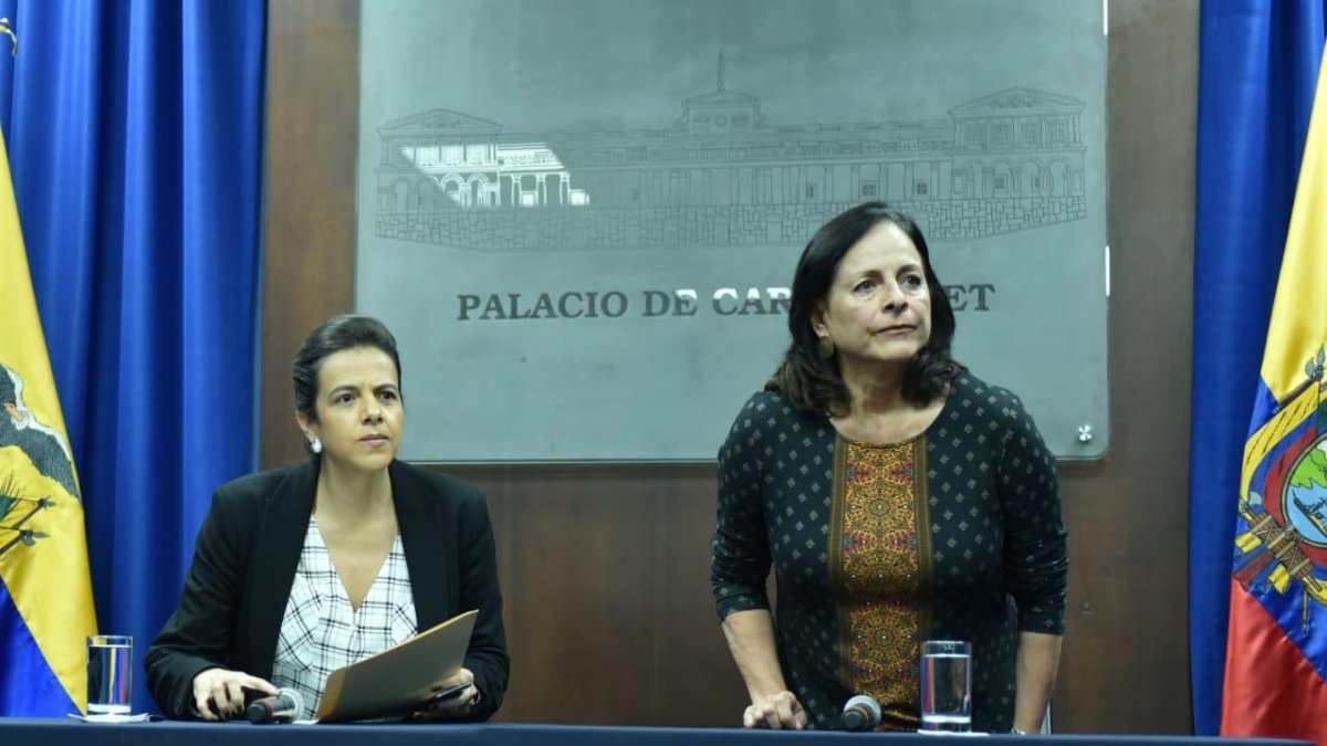 La Ministra de Gobierno María Paula Romo y la Ministra de educación, Montserrat Creamer, hablaron sobre la emergencia sanitaria por el coronavirus.