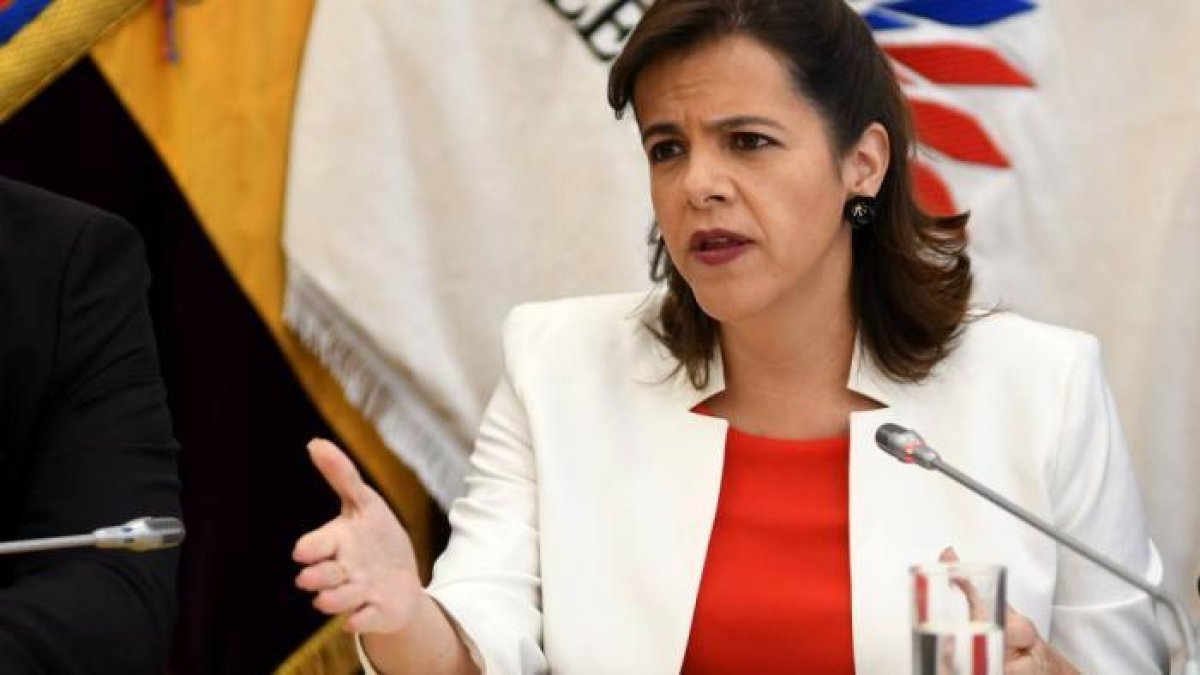 La ministra Romo afirmó que el sector financiero seguirá funcionando.