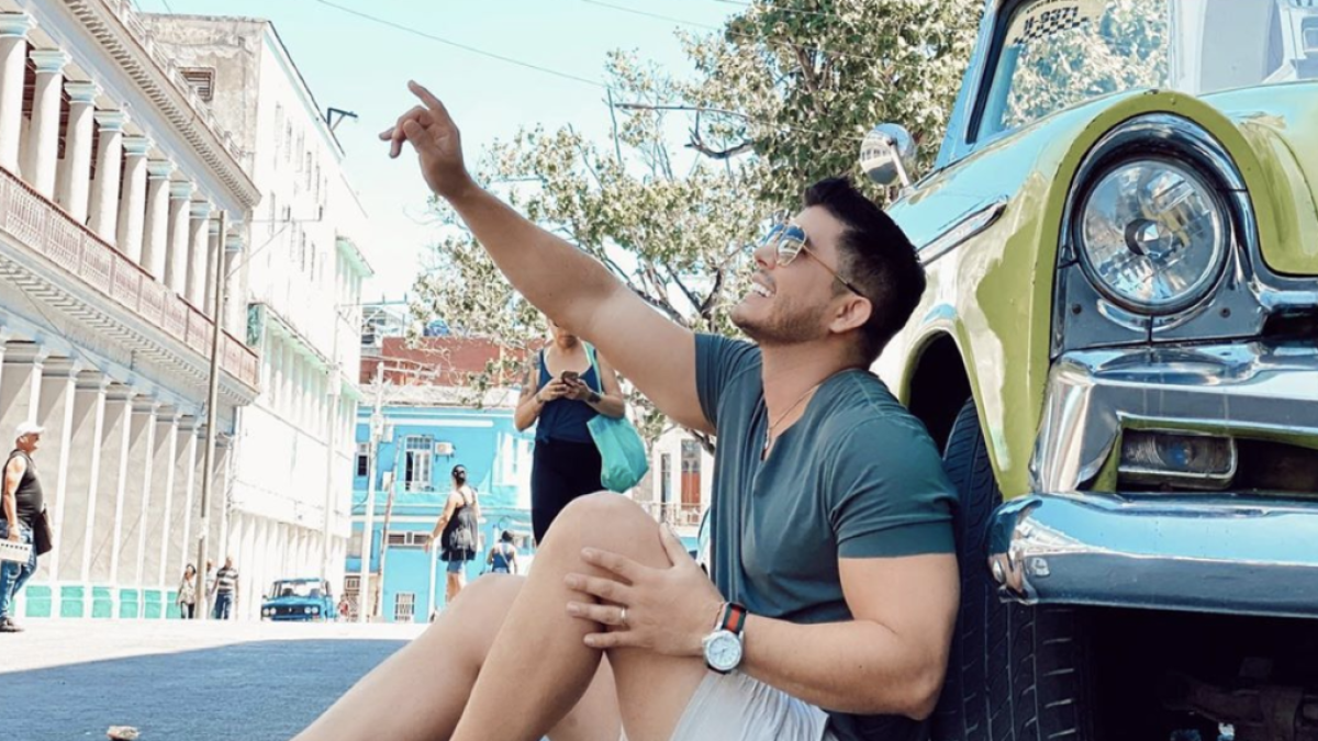 El presentador Mauricio Herrera en La Habana, Cuba.