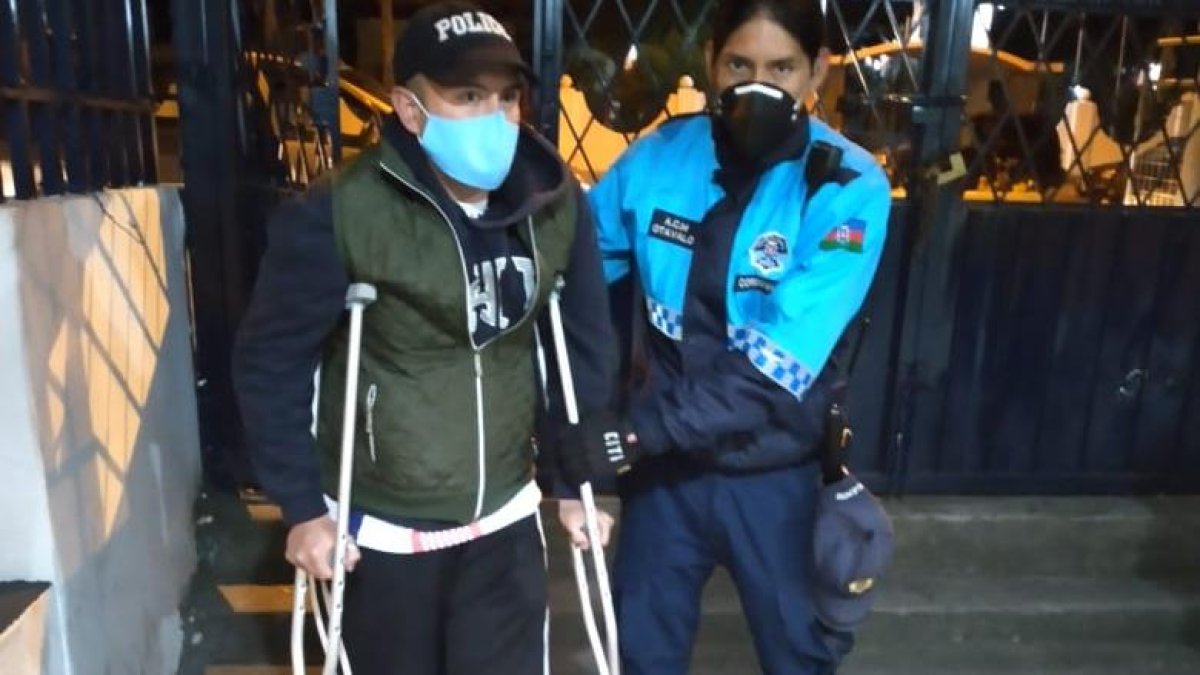 La víctima del atropello de un ciudadano que no quiso estacionarse bien fue atendida en una casa de salud.