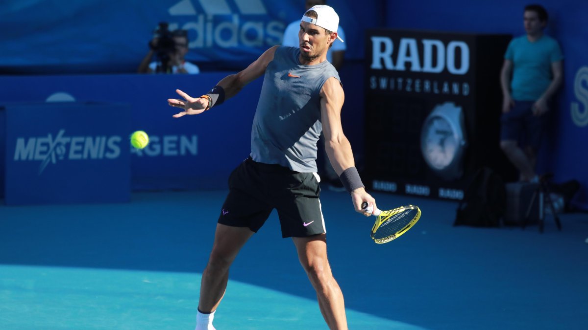 Rafael Nadal durante un entrenamiento en la ciudad de Acapulco. El español mandó un mensaje por sus redes sociales.