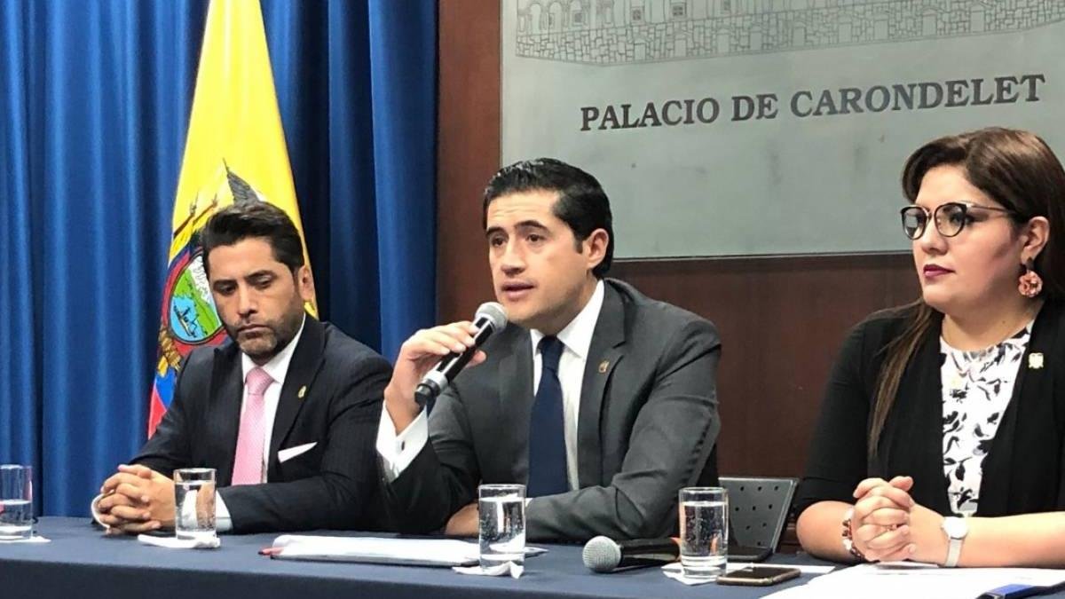 El ministro Martínez, hace dos semanas, dijo que Ecuador honrará sus deudas con sus acreedores.