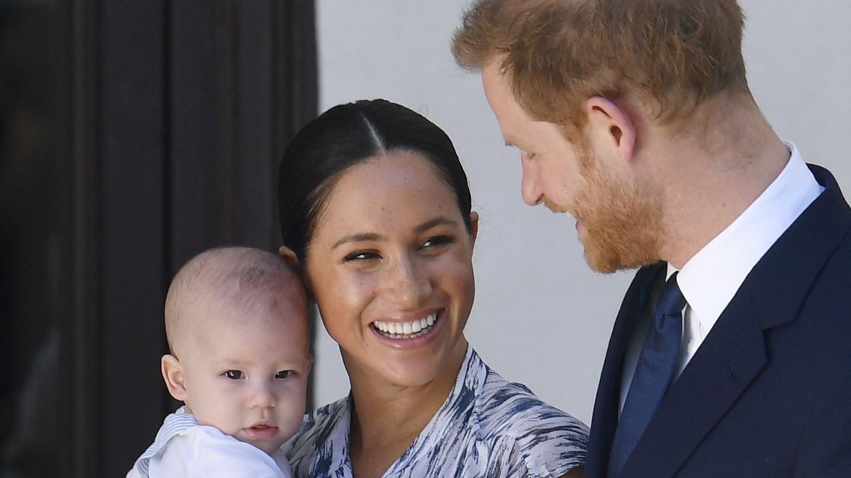 Ante la sorpresa mundial, la familia renunció a sus derechos reales para llevar una vida más tranquila.