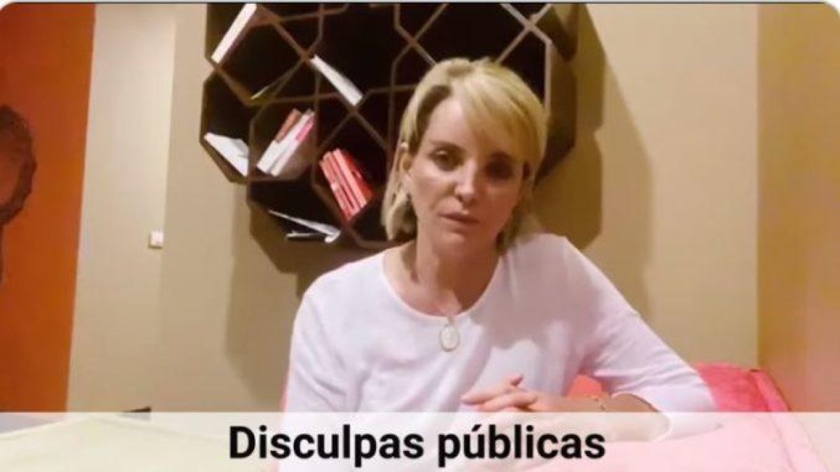 La comunicadora emitió sus disculpas a través de su canal de Yotube..