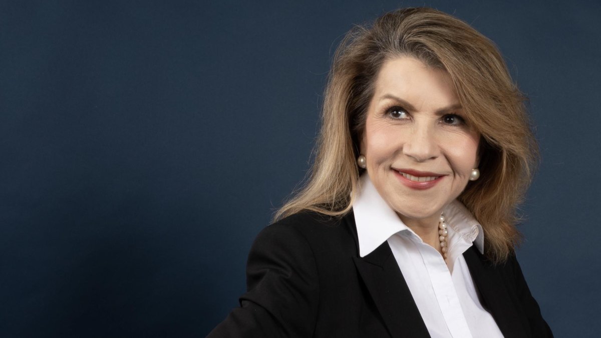 La catedrática de Harvard ha escrito libros sobre crisis económicas y deuda.