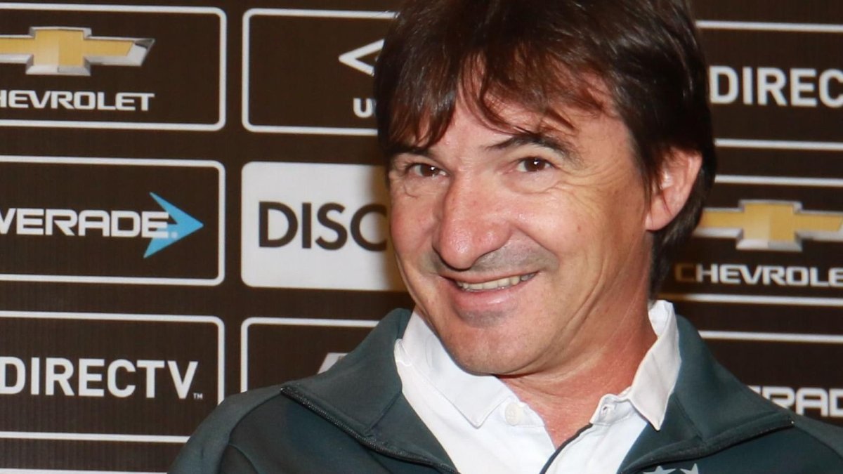 Alejandro Valenzuela ayuda a las personas y rinde homenaje a los jugadores que conoció durante su carrera deportiva