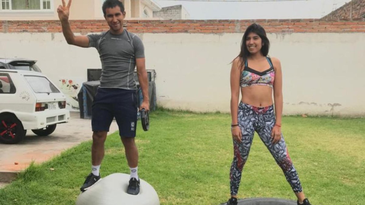 Jhonatan Narváez pasa el aislamiento por la pandemia de coronavirus en la casa de su novia, Génesis Rodríguez, quien lo acompaña a realizar trabajos físicos.