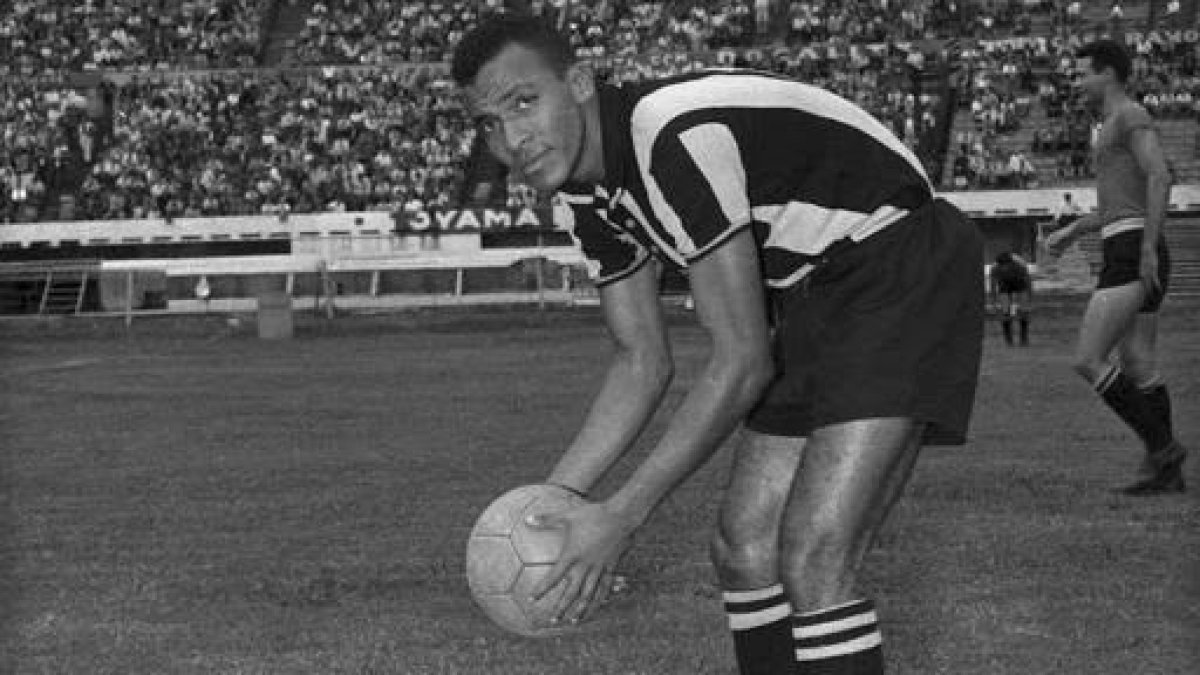 Alberto Spencer jugó por Peñarol y Barcelona en Copa Libertadores de América.