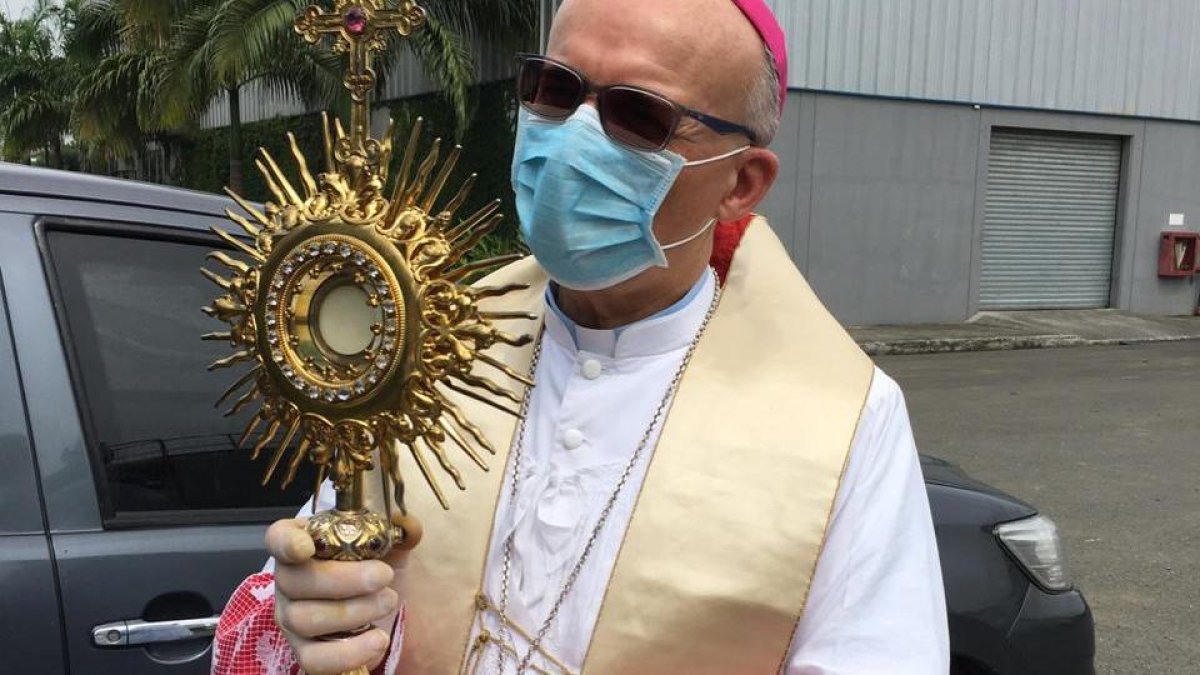 Acto. El Santísimo Sacramento partió desde Durán.