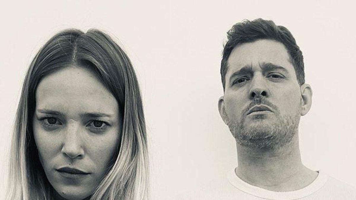 La actitud que se refleja en el video subido a las redes, hizo reaccionar a los fans en contra de Bublé.