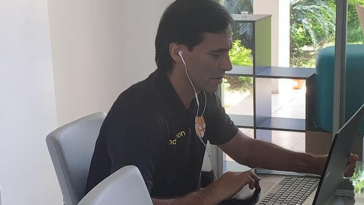 Fabián Bustos estudia todos los partidos que ha jugado Barcelona en esta temporada.