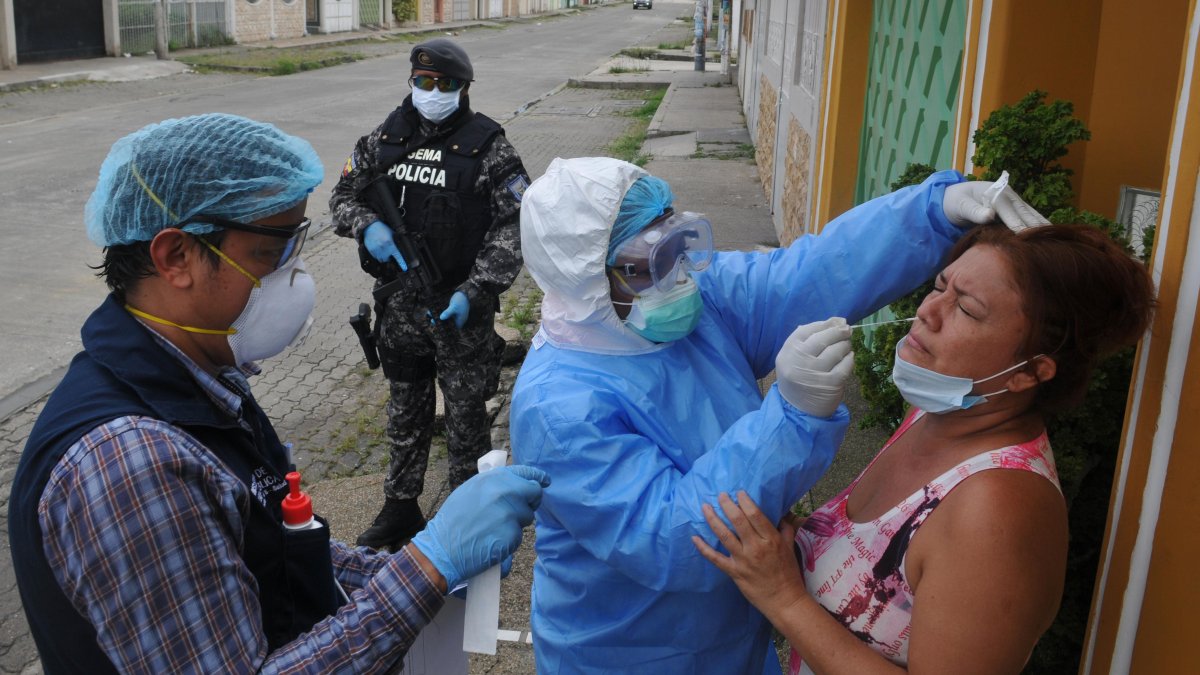 En Guayaquil, el Ministerio de Salud realiza pruebas rápidas por zonas.