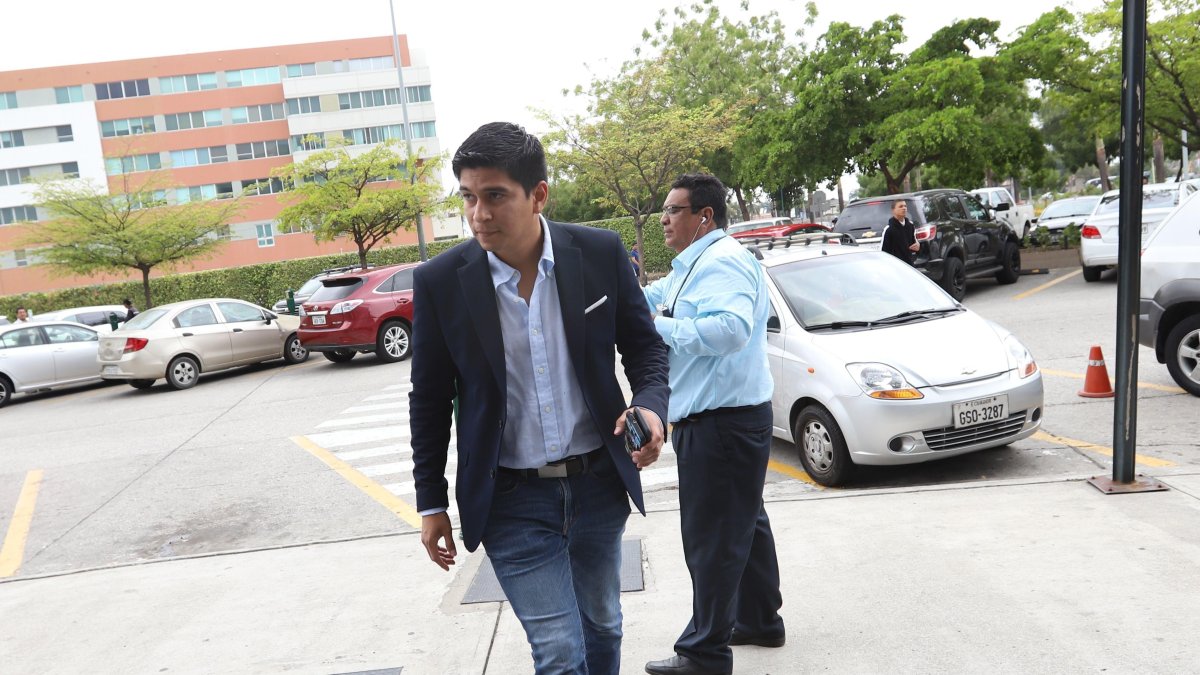 Jaime Estrada tuvo sus primeras reacciones como presidente de la FEF.