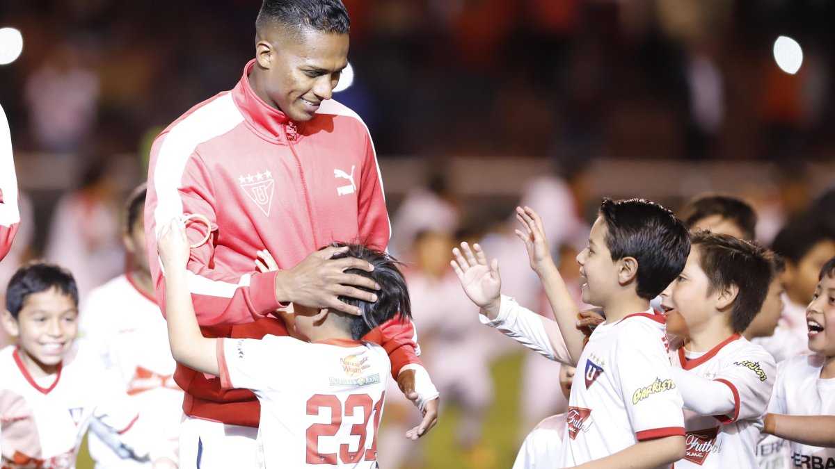 Antonio Valencia es un figura muy significativa en el mundo del fútbol local.
