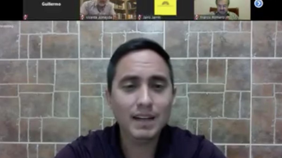 Al presidente de la comisión, Daniel Mendoza, se lo vincula con presuntos actos de corrupción .