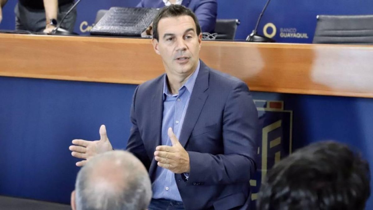 Gustavo Silikovic, secretario de la pidió ocho días de licencia.