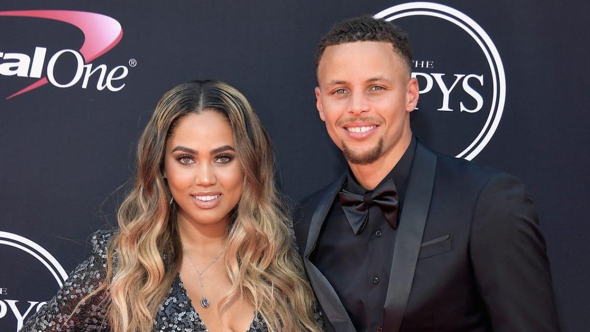 Stephen Curry, figura de los Warriors de Golden State, y su esposa Ayesha.