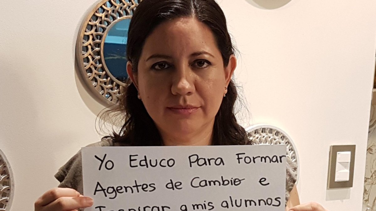 La profesora de la Espol, María Luisa Granda, participa en la iniciativa institucional contra el recorte presupuestario a las universidades.