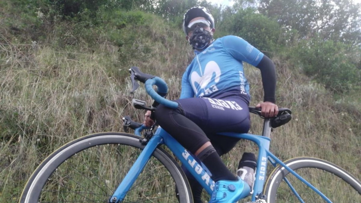 El ciclista Jorge Montenegro, campeón de la Vuelta a Ecuador, comenzó sus entrenamientos en Tulcán.